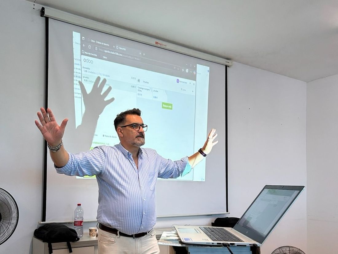 Gerard Perat impartiendo formación sobre Odoo en Córdoba